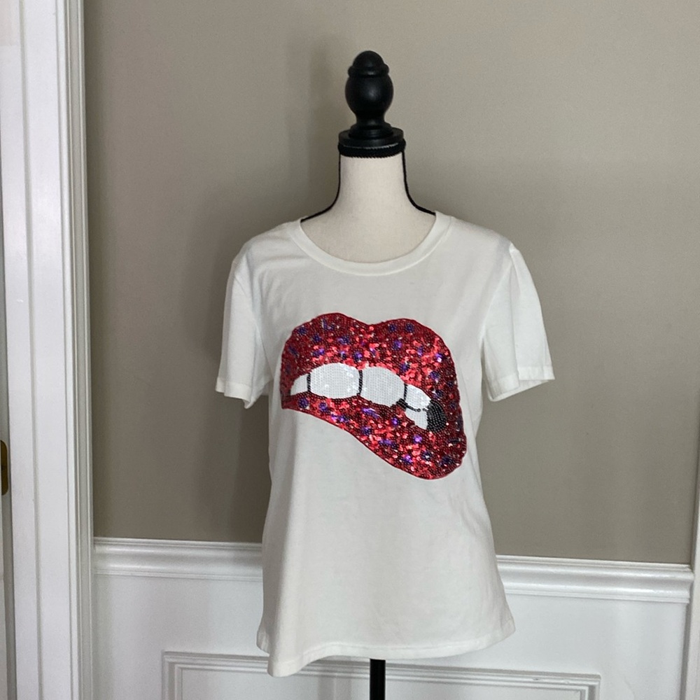 New never worn sequin lip T-shirt.